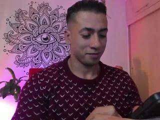 aaron_strong from Flirt4Free is Freechat