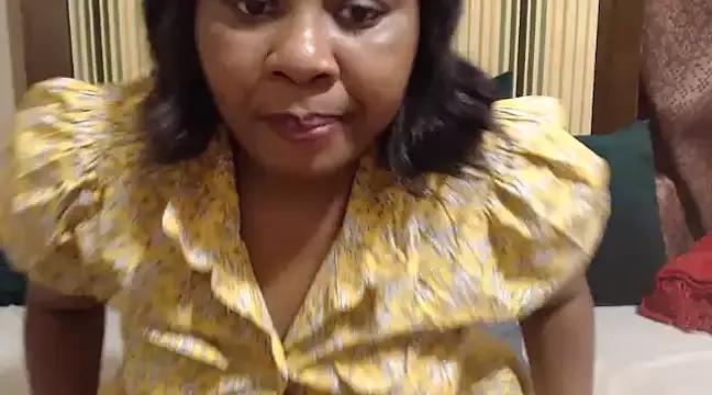 EBONYHUGEWETCLIT11 from StripChat is Freechat