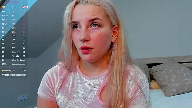 JuliaJonhssonn from StripChat is Freechat