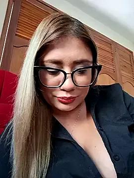 Luna--95 from StripChat is Freechat