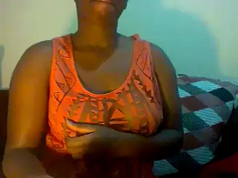 lynndolly from StripChat is Freechat