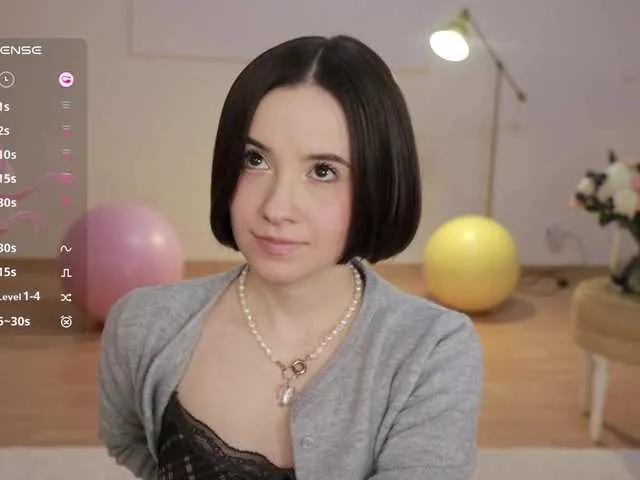 -FemaleEssence- on BongaCams