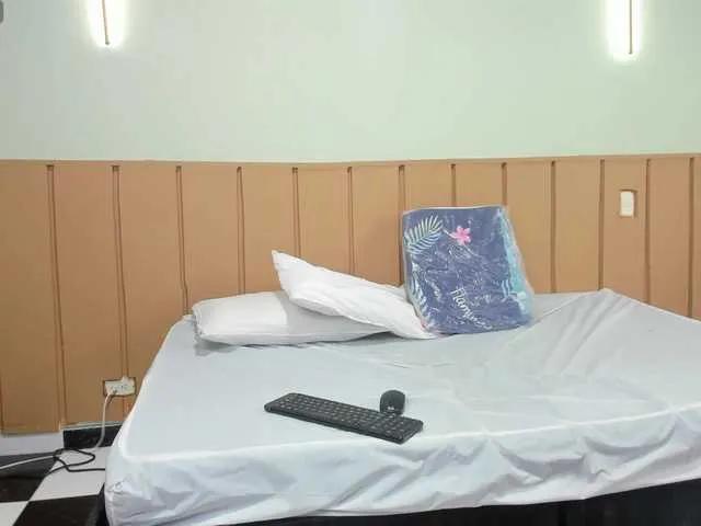 ally-blonde on BongaCams 