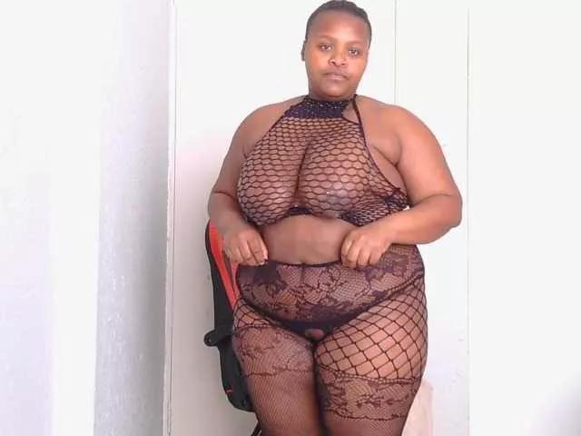 Offline BubblyRouxyXXXxx on BongaCams