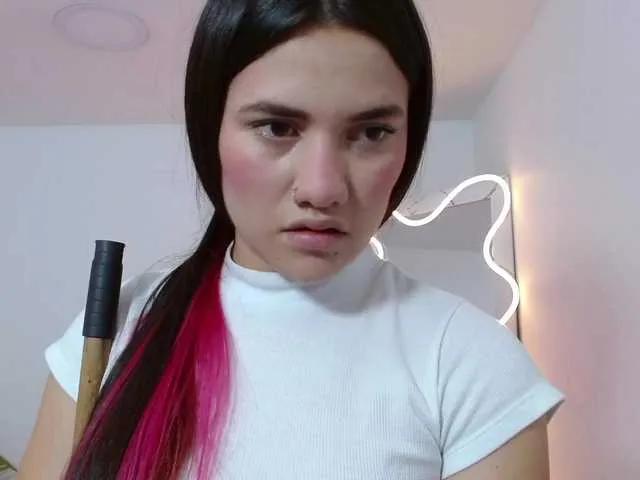 Offline Chiara-tay on BongaCams