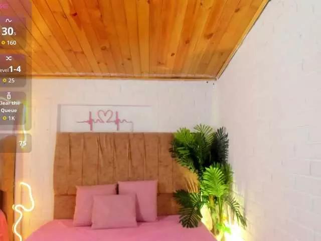 Offline Chiara-tay on BongaCams