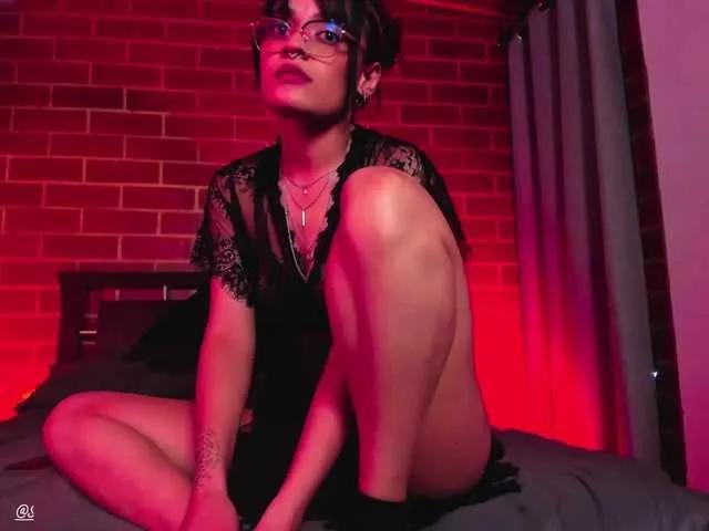 Offline CurlyScarlett13 on BongaCams