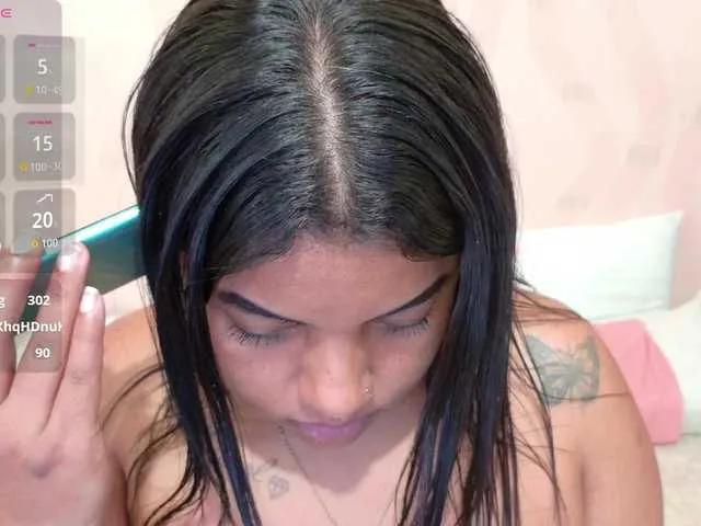 Freechat curvybrunnett on BongaCams