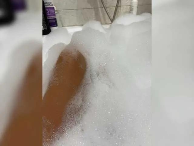 Offline Irini on BongaCams