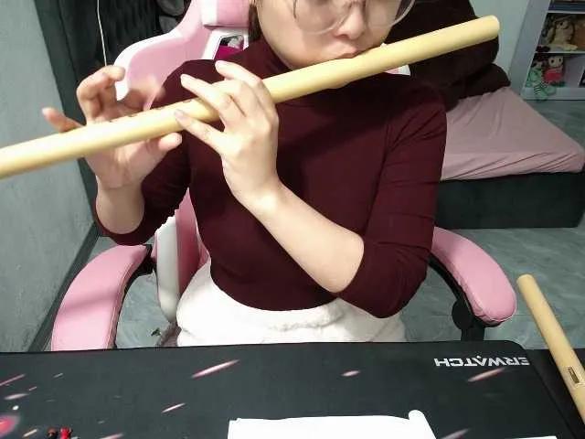 Julia98 — can you vibe for my lush inside my pussy wet