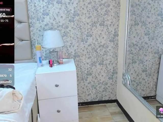 LunaDuquee — I am lit by intense looks, conversations with mischief and chemistry that feels without saying a word. I enjoy the game of seduction, complicity and that mixture of mystery with confidence that makes everything more intense.