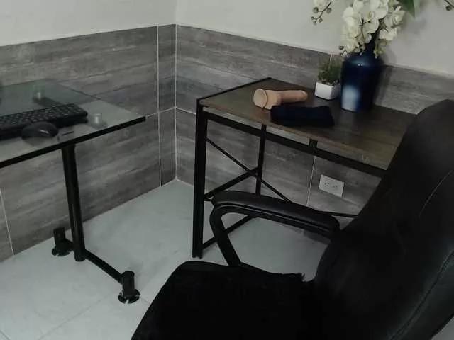 Offline LussieWillow on BongaCams