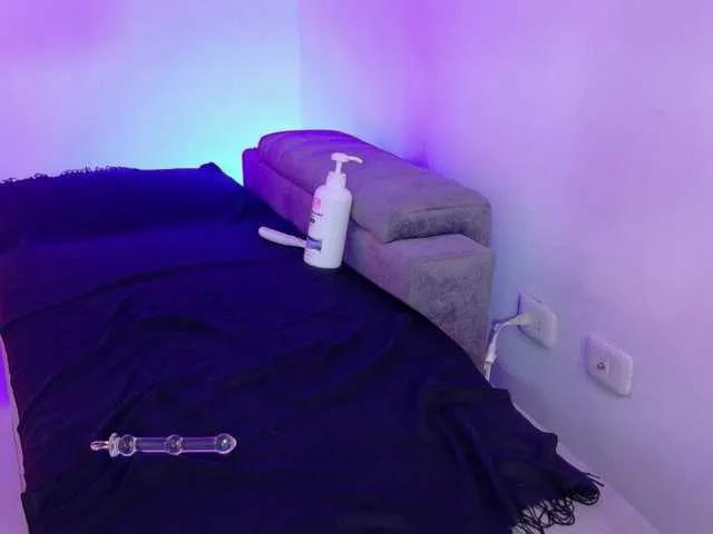 Offline MIA-1L on BongaCams