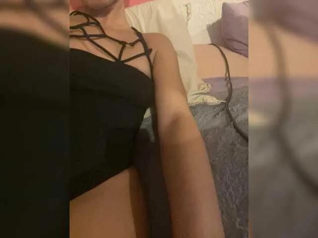 Robineee13 — a m'excite moins de fumer et de me faire baiser en mme temps