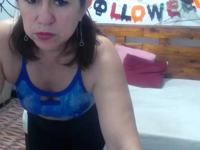 Yeseniaa25 on BongaCams 