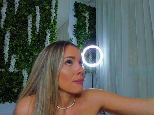 BongaCams ZinaSquirts is Freechat ZinaSquirts — To make me squirt