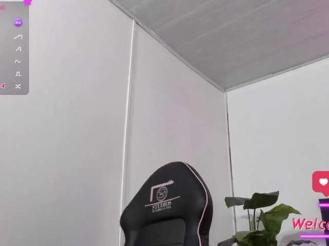 Offline ZURY-TAY on BongaCams