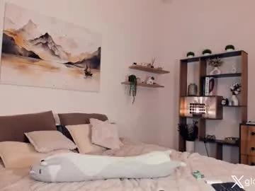 Freechat _golden_moon_ on Chaturbate