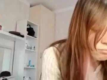 etsukokolakowski — Hello CB Goal This is my first day:let me play with my hair for you #new,me #18 #cute #natural #young [19 tokens remaining]