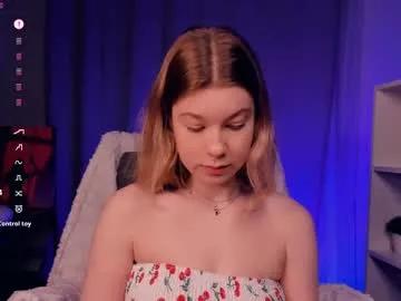 kaylisse — Goal :  Gently suck finger   <3 Help me reach 300 likes [33 tokens remaining] #cute #18 #bigboobs #teen #bigass