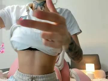 Freechat komydoll on Chaturbate