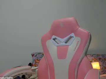 Freechat komydoll on Chaturbate