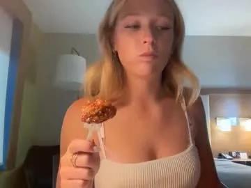 Freechat korinaluvv on Chaturbate