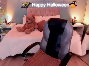 Freechat nora_vennucci on Chaturbate