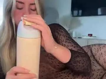 reecemarie — chill w me ;) #new #pawg #snowbunny #bigtits #bigass