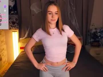 Freechat trinahillier on Chaturbate