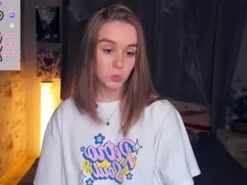 Freechat trinahillier on Chaturbate