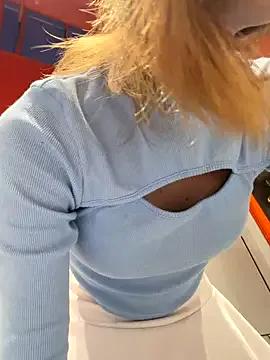 Freechat -AngelAri- on StripChat