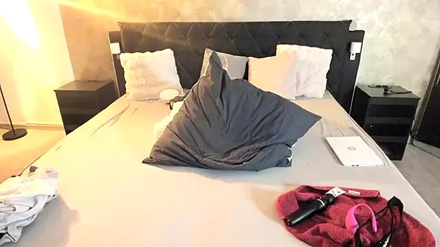 StripChat Amanda-JewelzX is Freechat Amanda-JewelzX — 5 HOT VIDEOS + 13MIN TOYK.