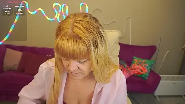 Freechat BellaLaPetit on StripChat