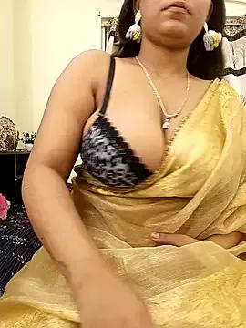Divya_girl — boobs oiling 