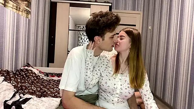 Freechat EmiliaCouple on StripChat