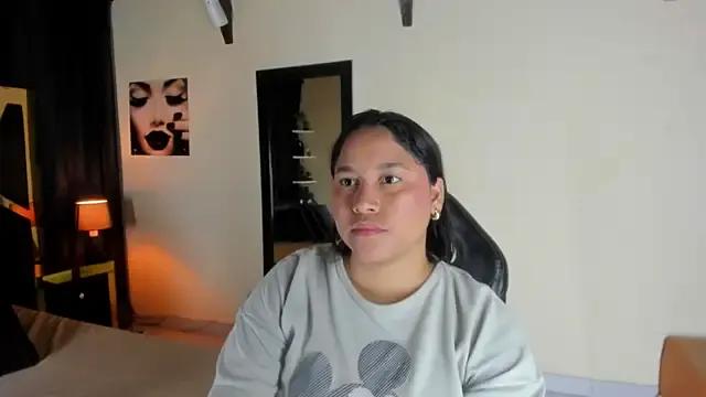 EmiliWilliams — Show  boobs 