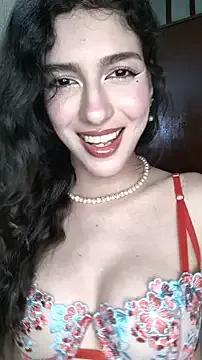 Emily-hottson — Show one tit 