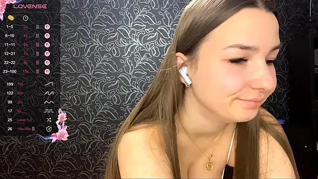 StripChat GemmaGunter is Freechat GemmaGunter — touching pussy in panties close to cam