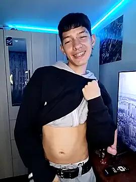 heyy_noah11 on StripChat 