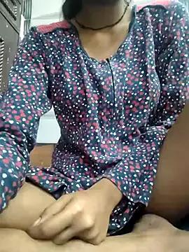 Hot_Goldess111 on StripChat