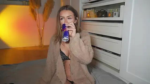 Private HotBella- on StripChat