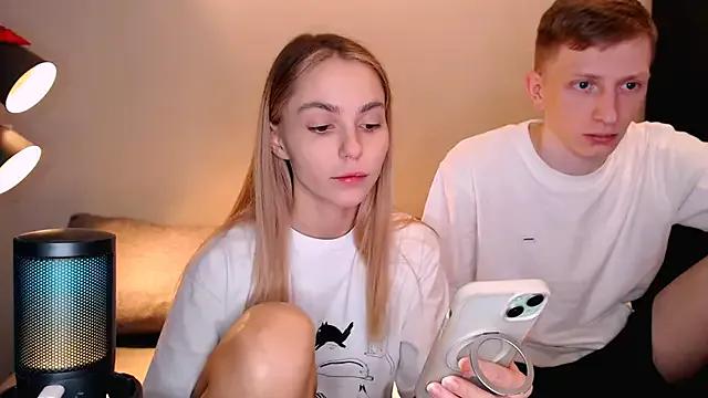 Freechat juliaanddima on StripChat