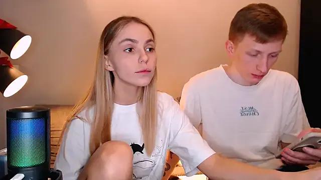 Freechat juliaanddima on StripChat