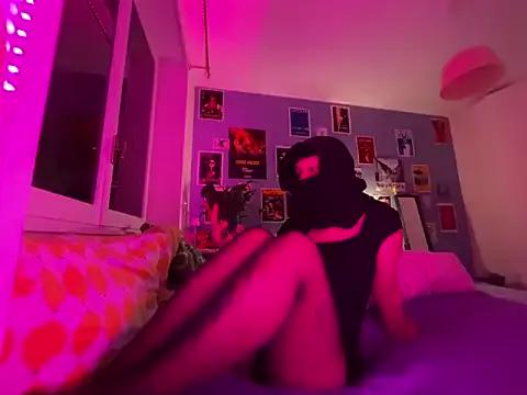 littlewitchxoxo on StripChat