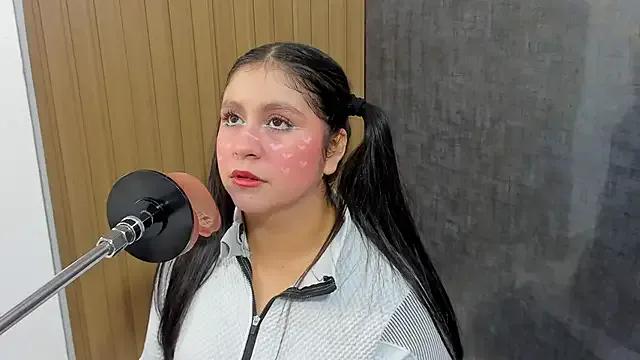 lola_clit on StripChat 