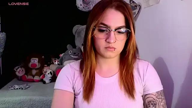 Freechat lucycherry__ on StripChat