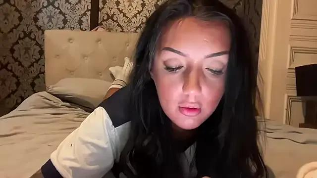 LucyLuxee19 — pussy to camera squirting t show