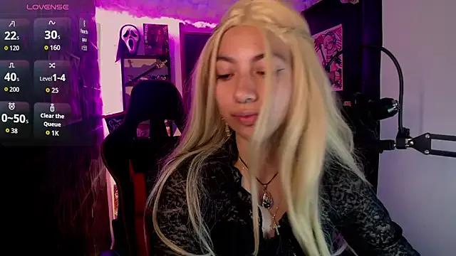 StripChat lunarichy22 is Freechat lunarichy22 — Ride of the pillow