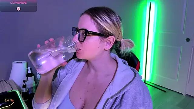 MAXXXTV — Happy Tuesday Spanks! 